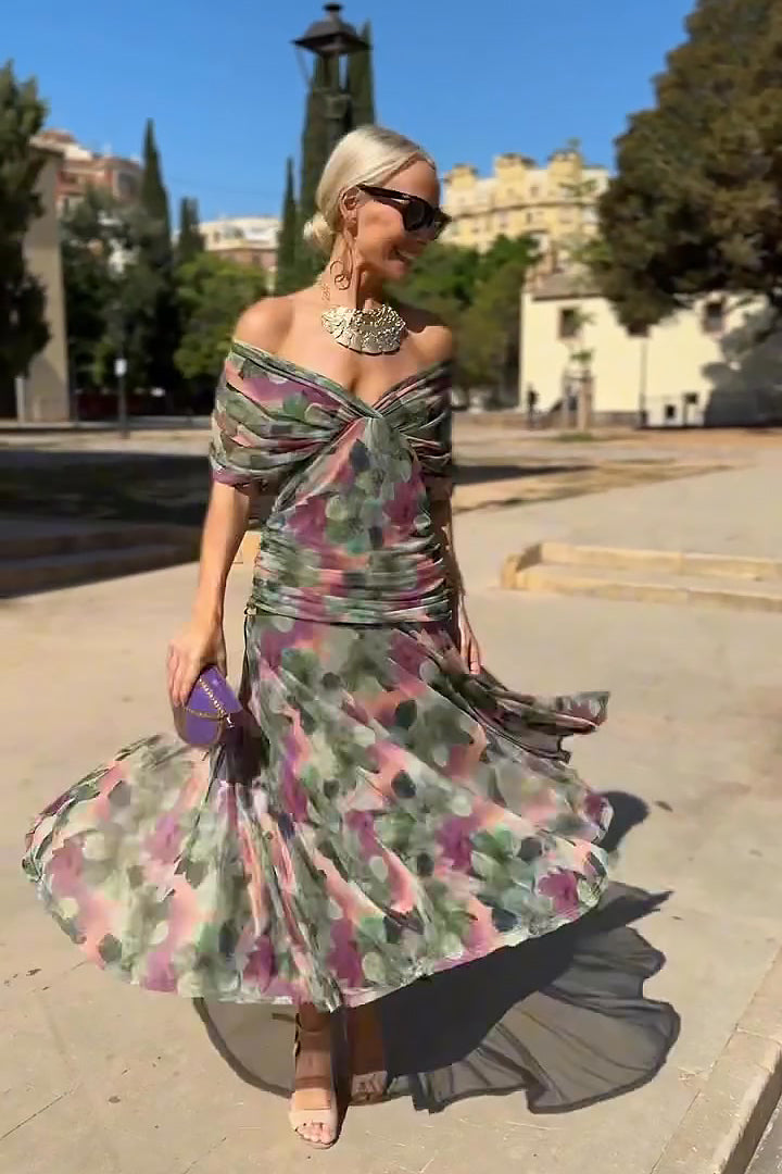 Elegante maxi-jurk met V-hals, fantasieprint en bloemenmotief.