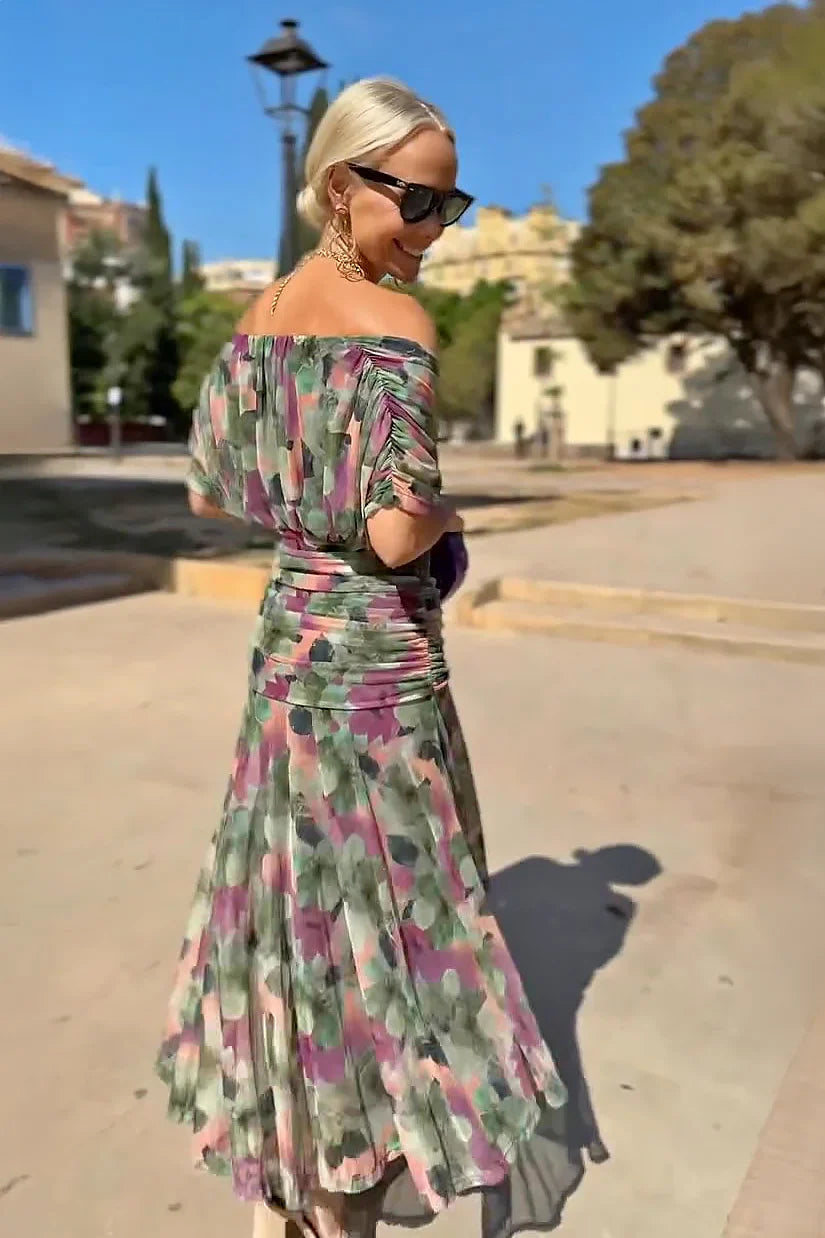 Elegante maxi-jurk met V-hals, fantasieprint en bloemenmotief.
